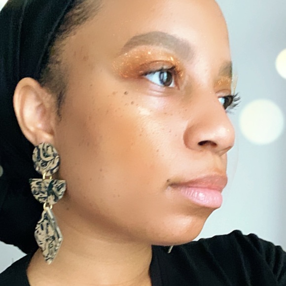 Profile Picture of Kris Byrd (@krisnbyrd) on Poshmark