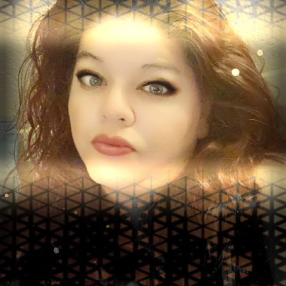 Profile Picture of Veronica Tiznado (@tiziboo15) on Poshmark