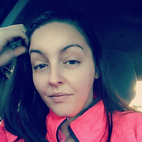 Profile Picture of Lisa Castrataro (@llcastrataro14) on Poshmark