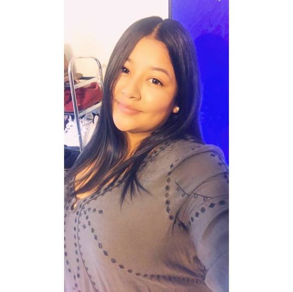 Profile Picture of Gloria Solis (@gsoool_) on Poshmark