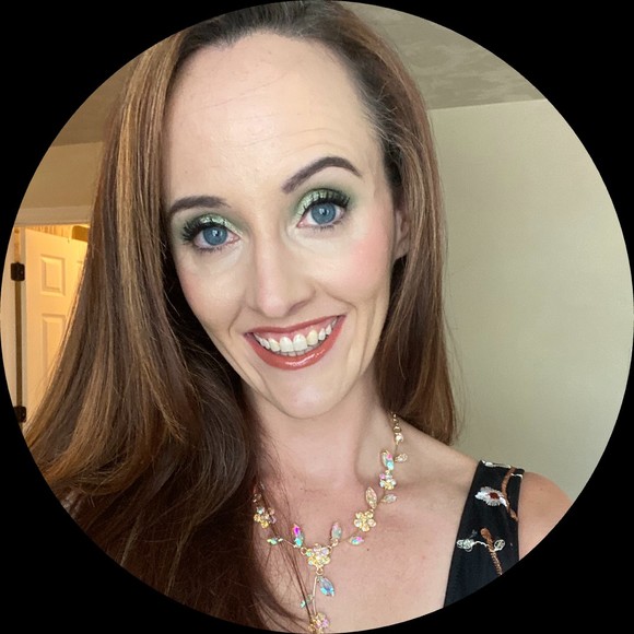 Profile Picture of Madi Mayer (@madi_mayer) on Poshmark