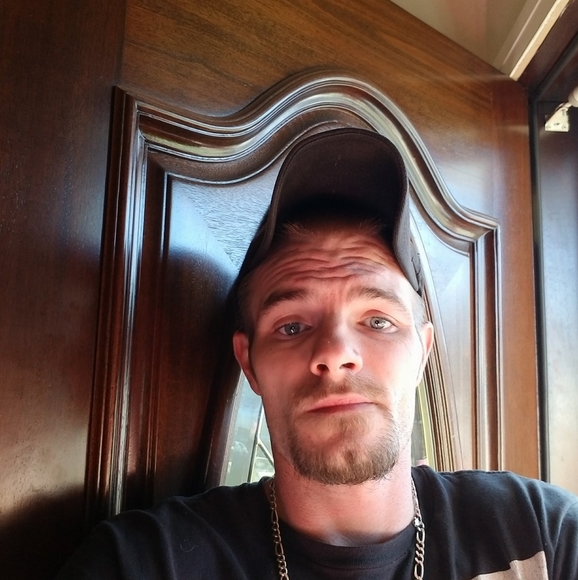 Profile Picture of Joshua Bartlett (@joshuabartle567) on Poshmark