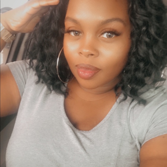 Profile Picture of Tyrra Baisy (@monnik07) on Poshmark