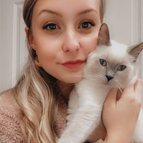 Profile Picture of Maddy Cerdena (@maddycerdena) on Poshmark