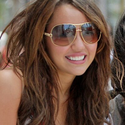 Profile Picture of Heather Schreiber (@bleafinny) on Twitter