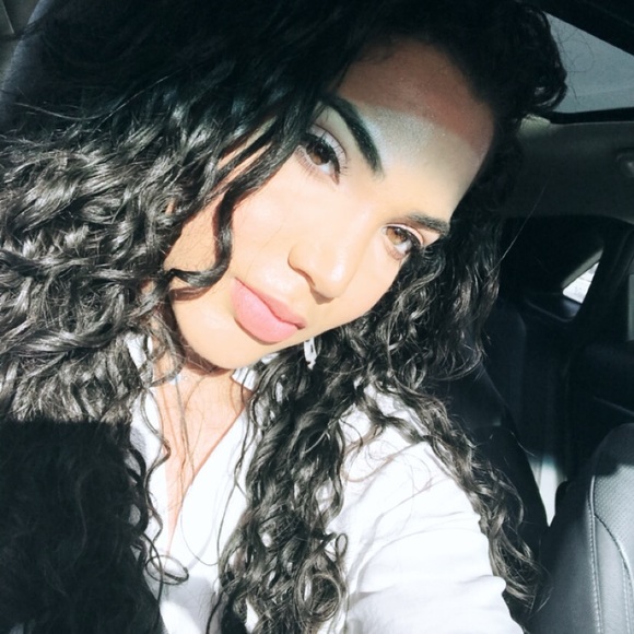 Profile Picture of Victoria Silverio (@victoriasil) on Poshmark