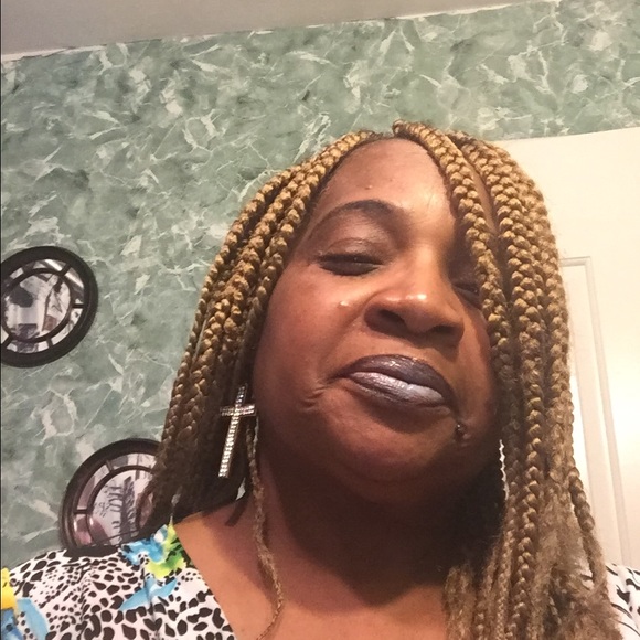 Profile Picture of Sandra Heath (@sandraheath123) on Poshmark