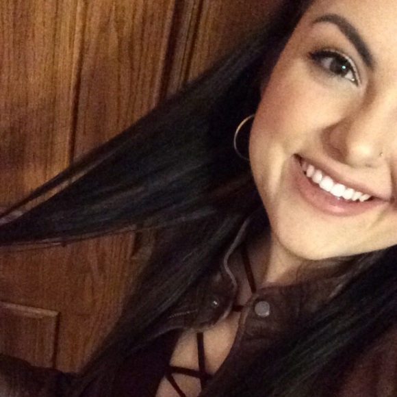 Profile Picture of Julia Costa (@costa112) on Poshmark
