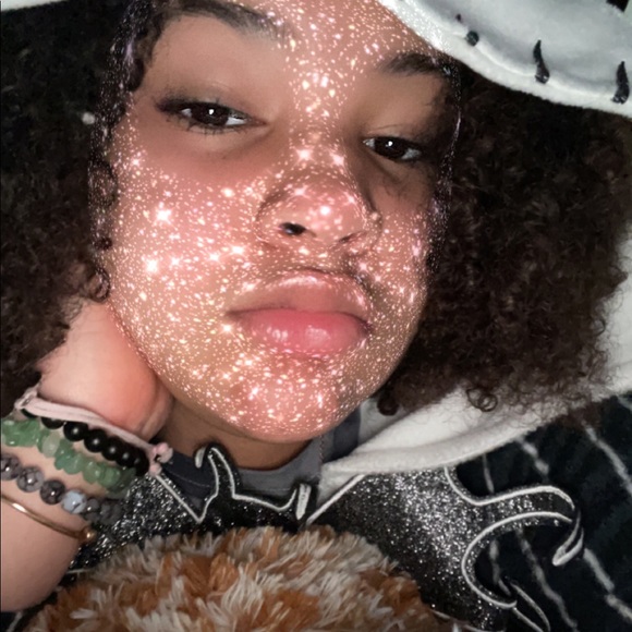 Profile Picture of Jeveni Buck (@sheluvjev444) on Poshmark