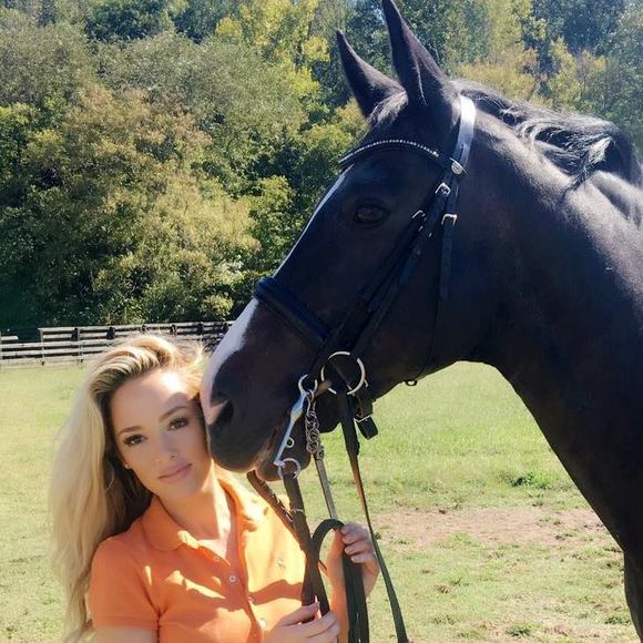 Profile Picture of Cassandra Snell (@csk1135) on Poshmark