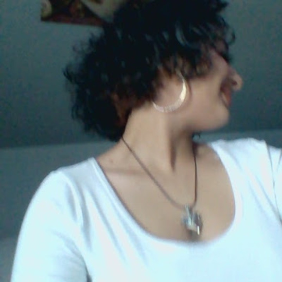 Profile Picture of Victoria Torres hoyos (@victoriatorr990) on Poshmark