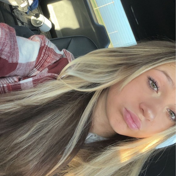 Profile Picture of Lexie Amendt (@lexieamendt) on Poshmark