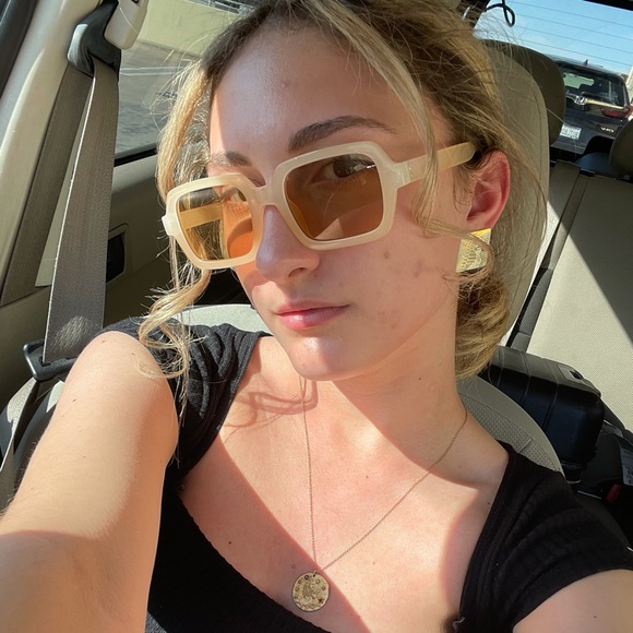 Madeline Berzak - Poshmark Profile Picture of Madeline Berzak (@madelineberzak) on Poshmark