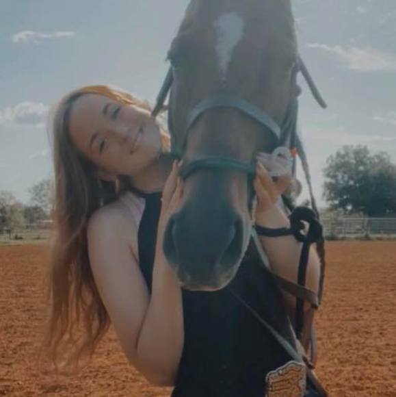 Profile Picture of Hannah Seigler (@hannah7v) on Poshmark