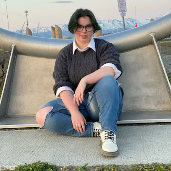 Profile Picture of Felix Gryphon (@felixgryphon) on Poshmark