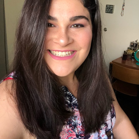 Profile Picture of Hilary Lichtenfeld (@lichtenfeld) on Poshmark