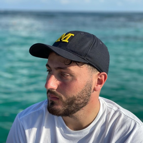 Profile Picture of Michael Makki (@michael_makki) on Poshmark
