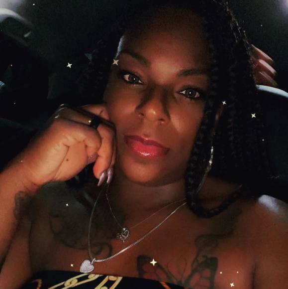 Profile Picture of Charlessa Burnside (@charlessa1) on Poshmark