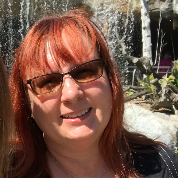 Shelly Carlin - Poshmark Profile Picture of Shelly Carlin (@shelvis1) on Poshmark