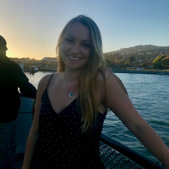 Profile Picture of Camille Milliner (@camillemilliner) on Poshmark