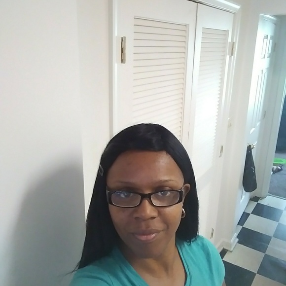 Profile Picture of Andrea Buie (@andreabuie46) on Poshmark