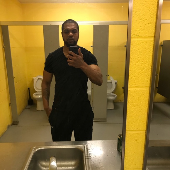Profile Picture of Kevin Rushing (@kevinrushing394) on Poshmark