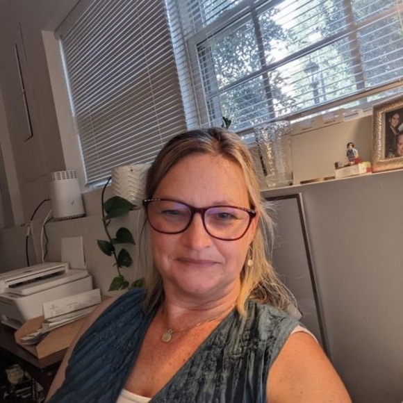 Profile Picture of Meredith Gibson (@meredith_farruk) on Poshmark
