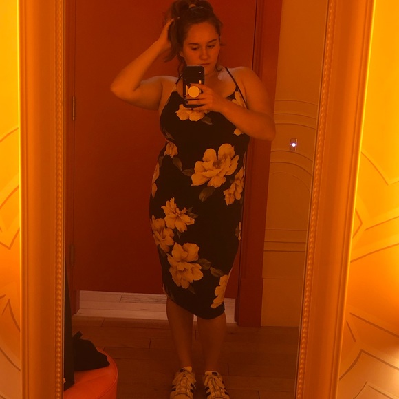 Profile Picture of Nicole Kemmett (@nicolekemmett) on Poshmark