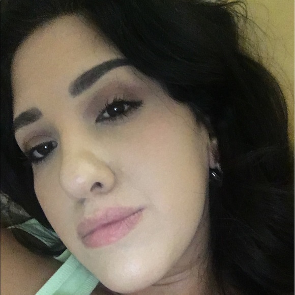 Profile Picture of Erica Leal (@ericakyara) on Poshmark