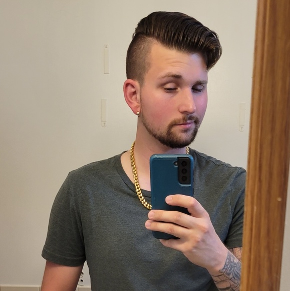 Profile Picture of Dalton Willinger (@delirious_dols) on Poshmark