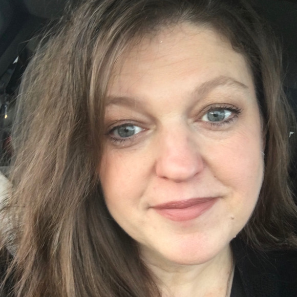 Profile Picture of Danielle Desjarlais (@dannibelle5) on Poshmark