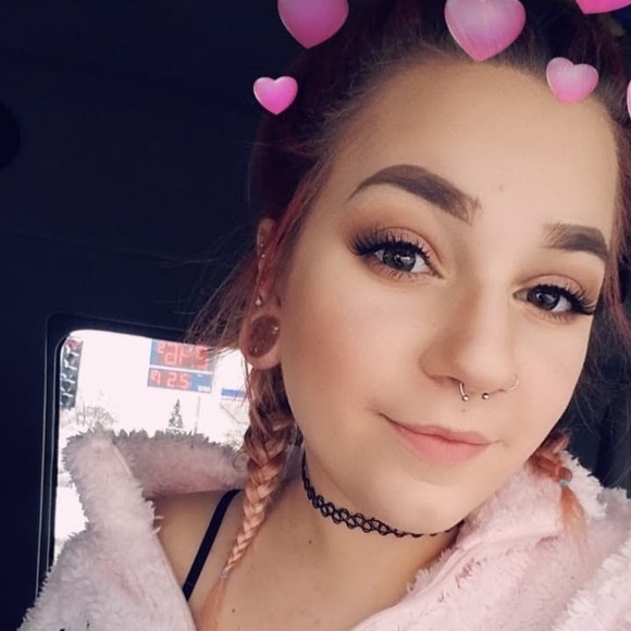 Profile Picture of !💖haley24x7 Closet (@haley24x7) on Poshmark