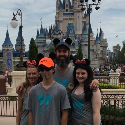 Profile Picture of Gregory L Combs (@GregoryLCombs1) on Twitter
