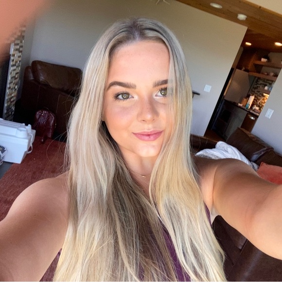 Profile Picture of Kate Davis (@katedavis758) on Poshmark