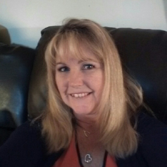 Profile Picture of Pamela Carroll (@pamielynn) on Poshmark