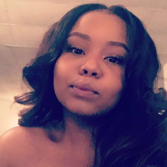 Profile Picture of Katelyn Howell (@kaeteehowell) on Poshmark