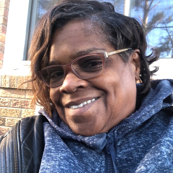 Profile Picture of Evelyn Alexander (@renee3355) on Poshmark