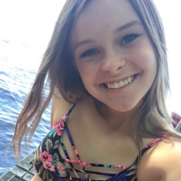 Profile Picture of Julia Stitham (@jestitham12) on Poshmark