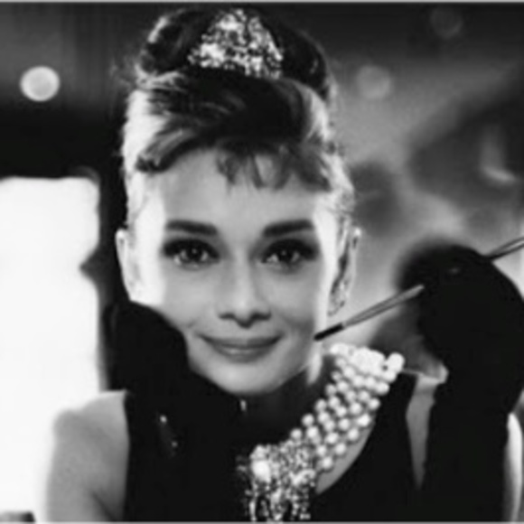 Profile Picture of Loreen Scott (@loreens) on Poshmark