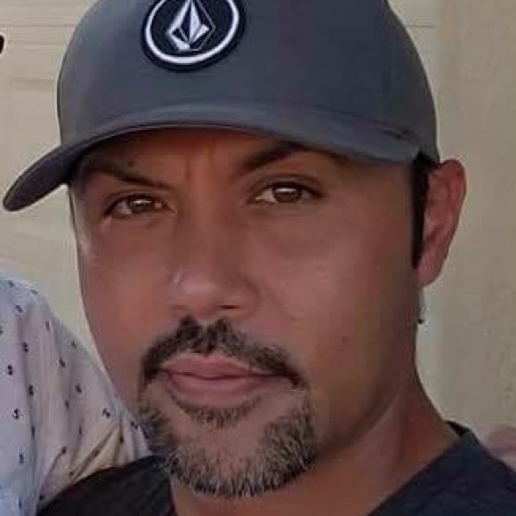 Profile Picture of Brian Cox (@bjamesc3791) on Poshmark