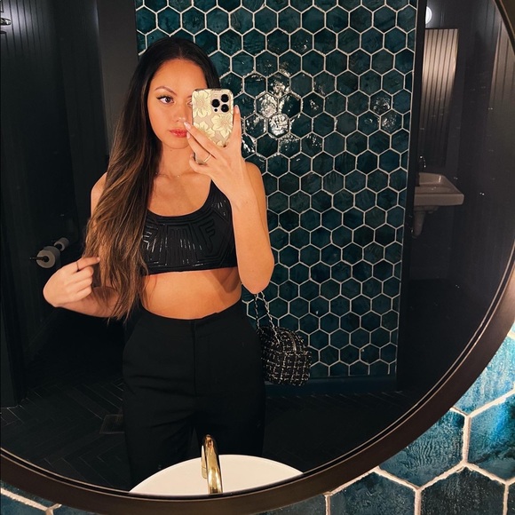 Profile Picture of Elise danielle Bengels (@daniellebengels) on Poshmark
