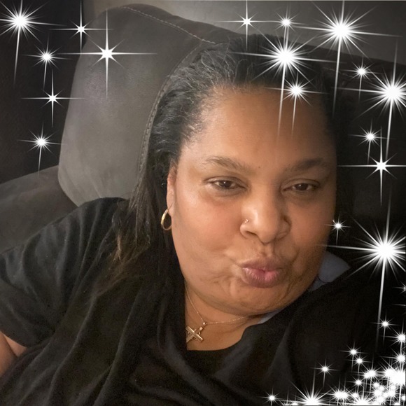 Profile Picture of Paula Berry (@berrypaula36) on Poshmark