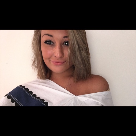 Profile Picture of Maddy Donegan (@maddymads21) on Poshmark