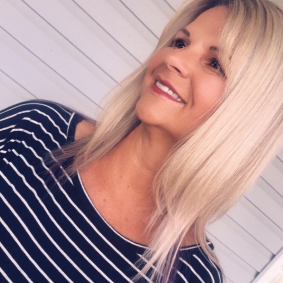 Profile Picture of Holly Hocum (@hhocum519) on Poshmark