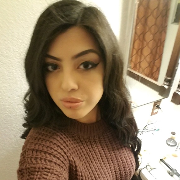 Profile Picture of Monique Campos (@camposmo2010) on Poshmark