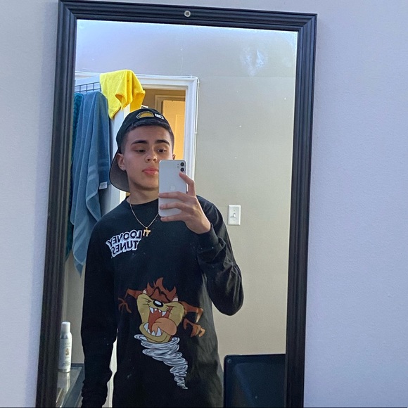 Profile Picture of Samuel Lancheros (@samuellan) on Poshmark