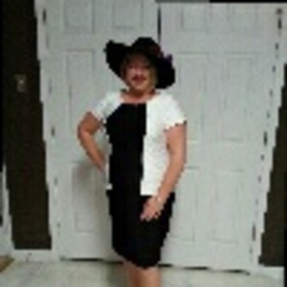 Profile Picture of Danielle Tackett (@piscesbaby) on Poshmark