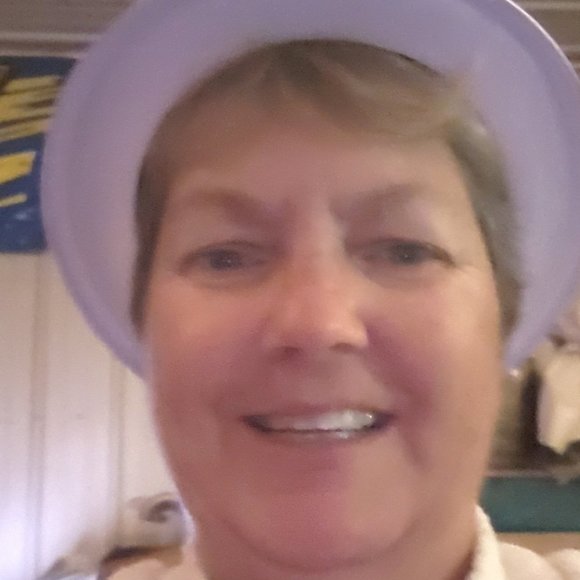 Profile Picture of Linda Ruser (@luckylady1957) on Poshmark