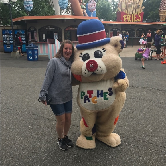 Profile Picture of Tara Mello (@tara372) on Poshmark