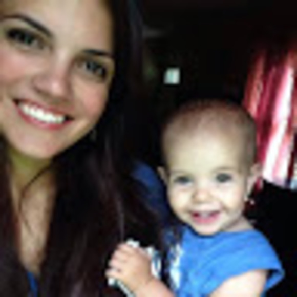 Profile Picture of Raquel Bentim (@raquelbentim) on Poshmark